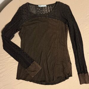 Brown long sleeve blouse. Crotchet type sleeves. Maurices. Small.